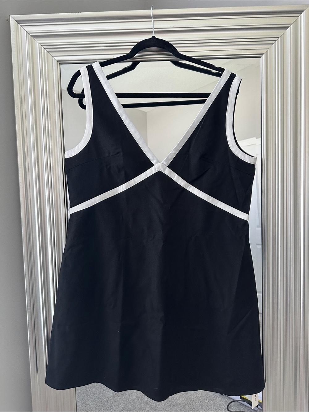 Commense NWT Black Sleeveless V-Neck Shift Dress with White Trim